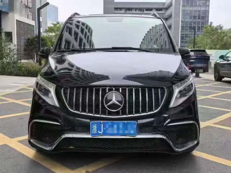 深圳19年奔驰威霆1