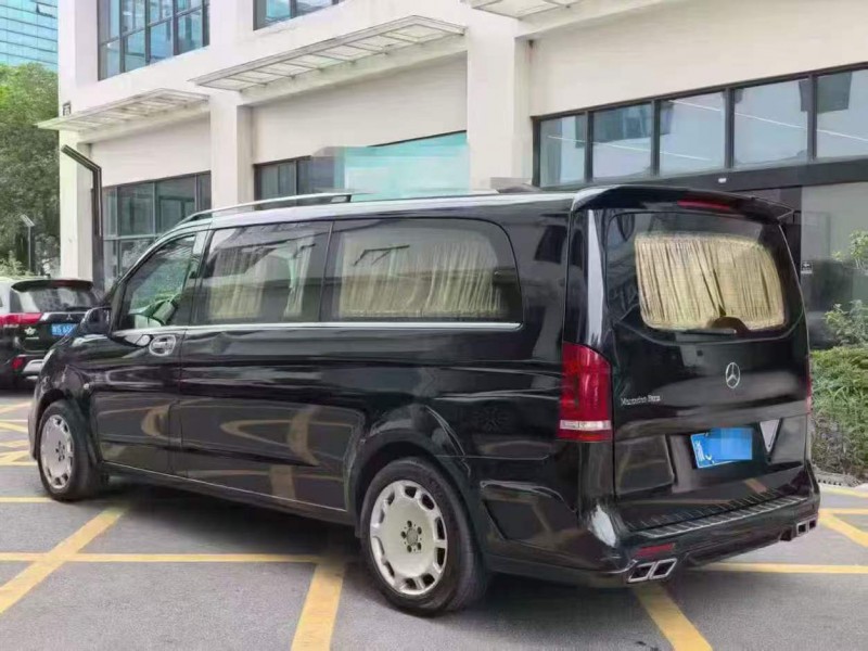 深圳19年奔驰威霆7