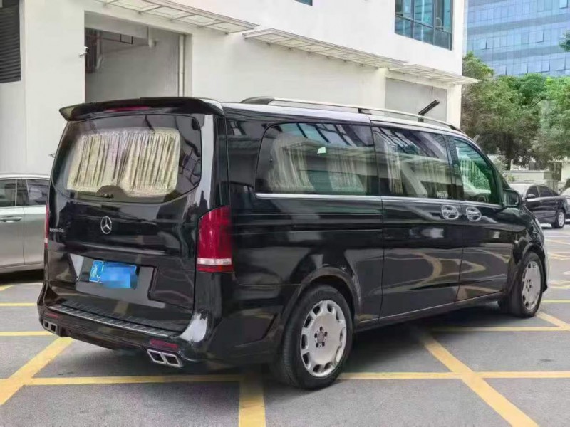 深圳19年奔驰威霆8