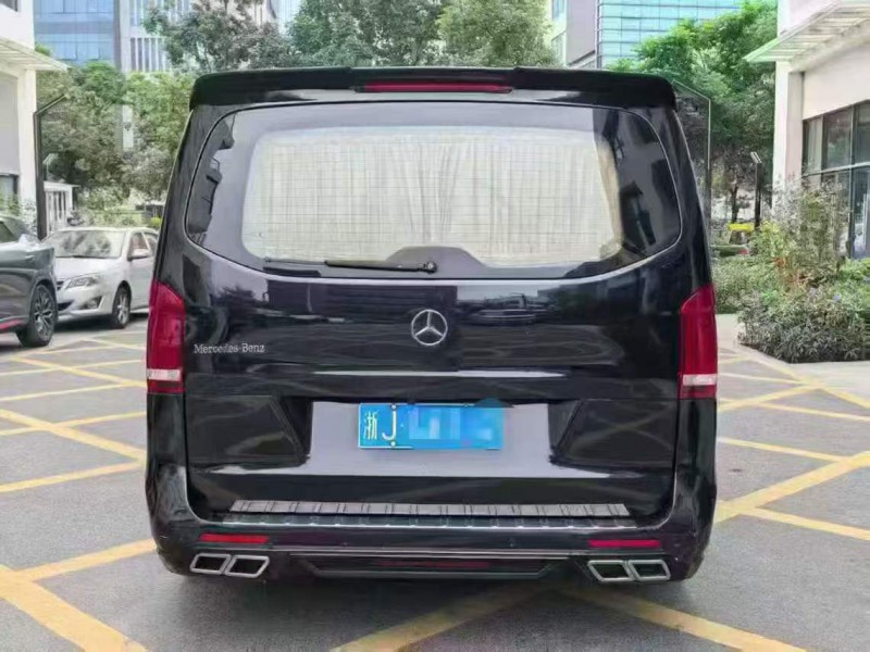 深圳19年奔驰威霆9