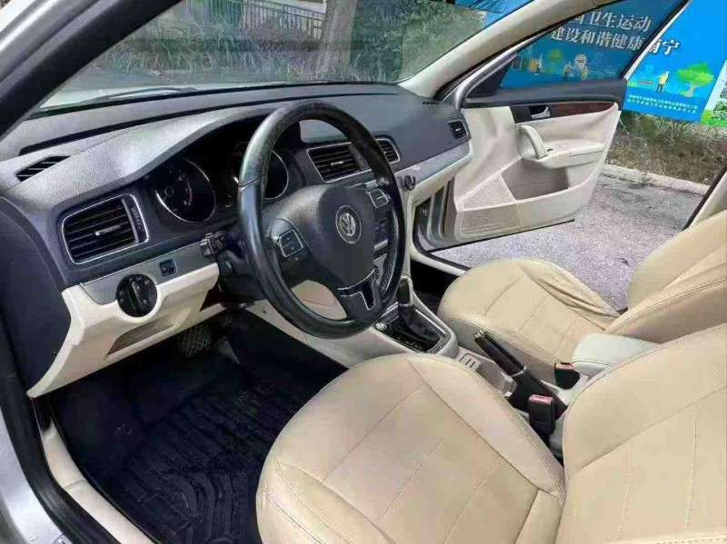 南宁19年大众朗逸4