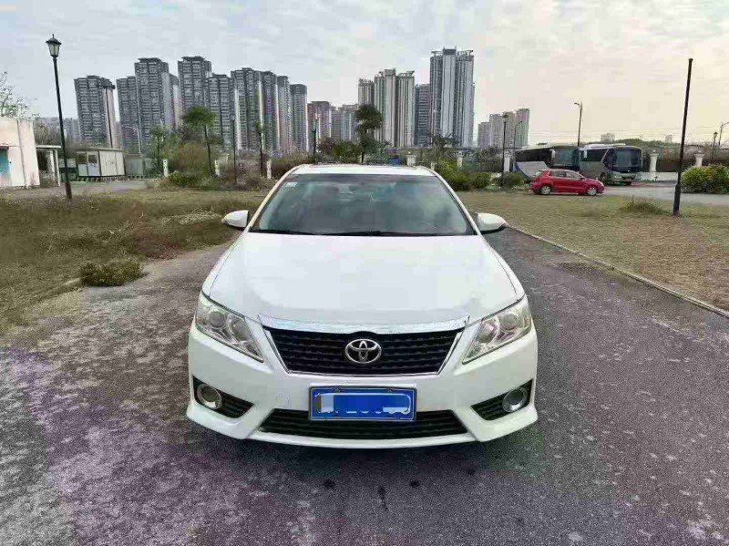 南宁14年丰田凯美瑞1