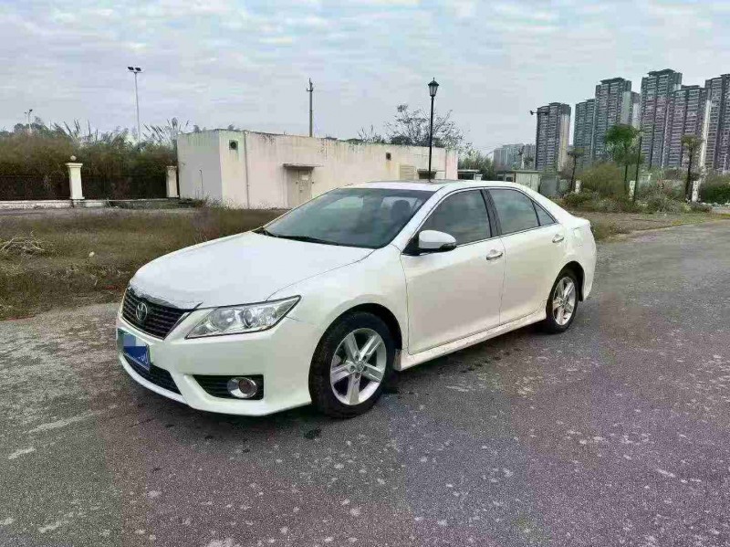 南宁14年丰田凯美瑞3