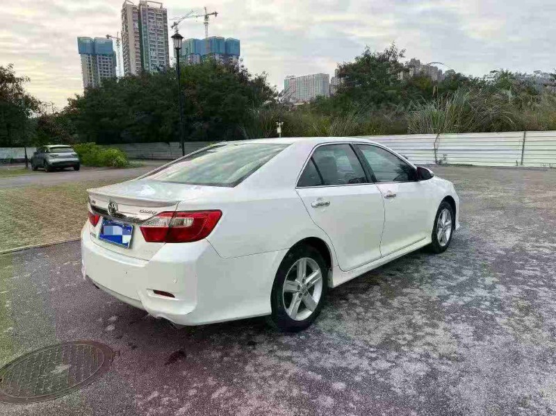 南宁14年丰田凯美瑞8