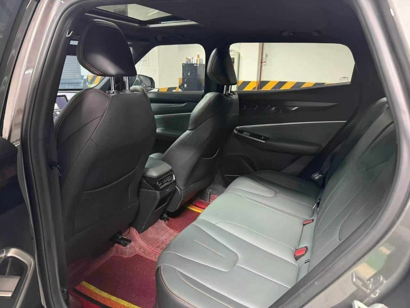 成都24年吉利博越6