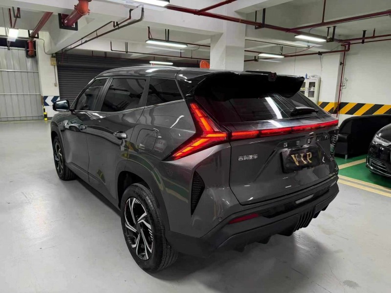 成都24年吉利博越8