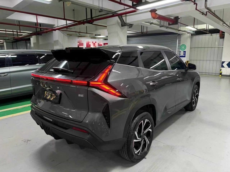 成都24年吉利博越9