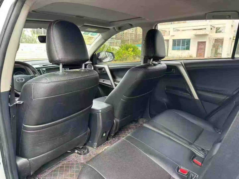 南宁19年丰田RAV4荣放6