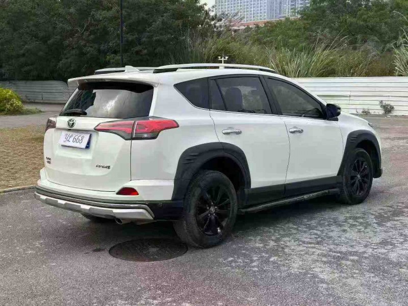 南宁19年丰田RAV4荣放7