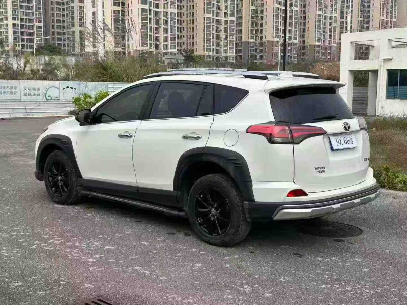 南宁19年丰田RAV4荣放8