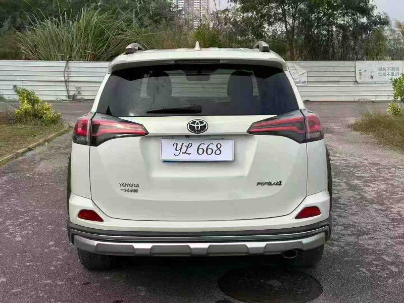 南宁19年丰田RAV4荣放9