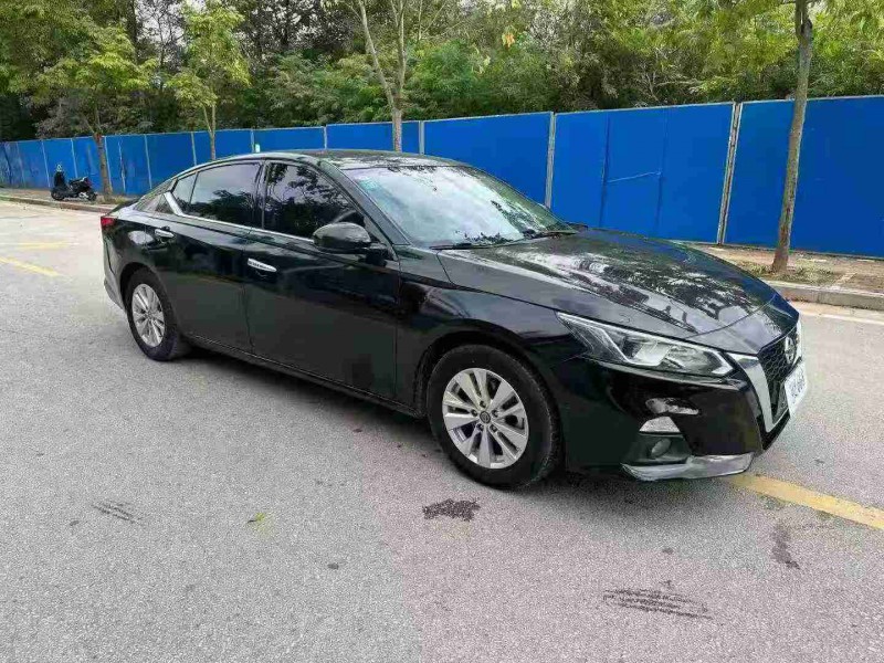 南宁22年日产天籁2