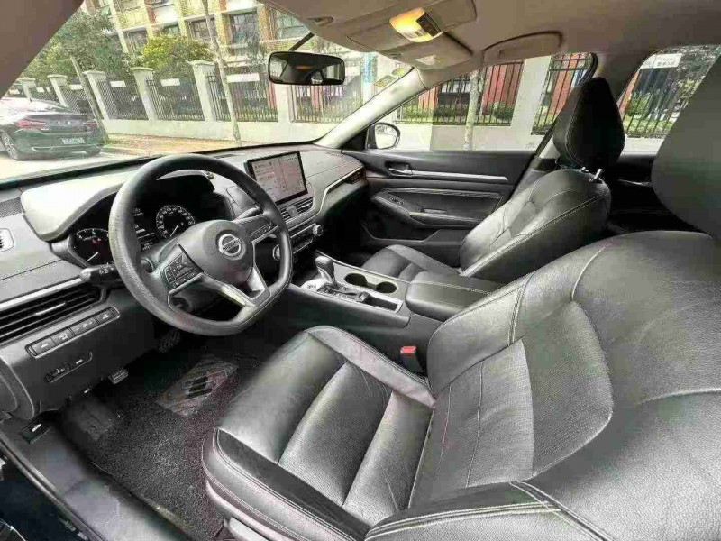 南宁22年日产天籁4