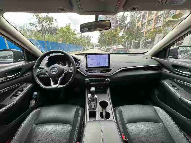 南宁22年日产天籁5