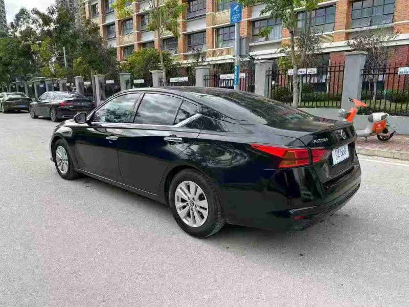 南宁22年日产天籁7