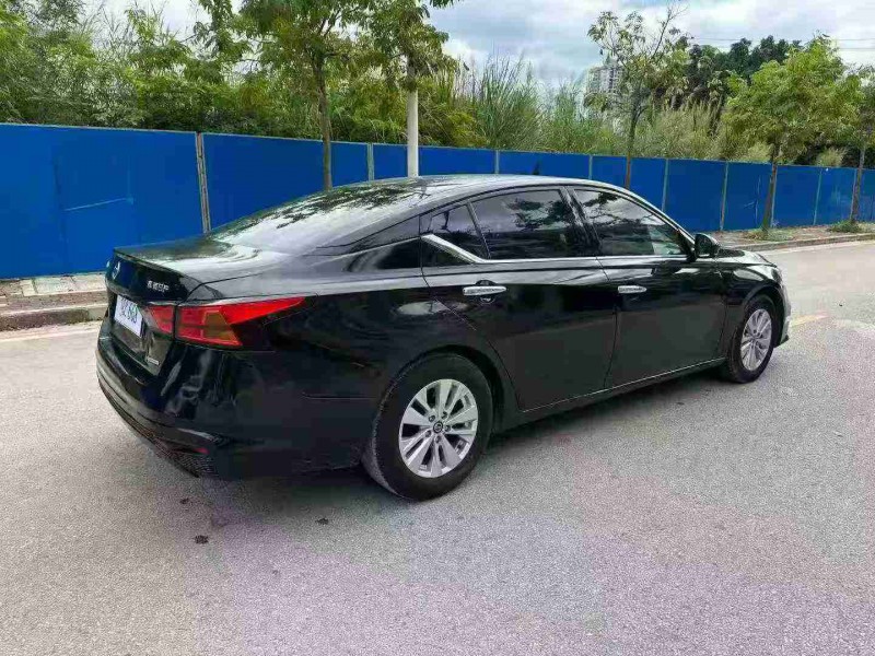 南宁22年日产天籁8