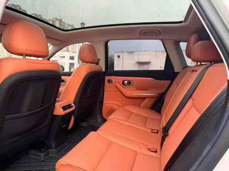 南宁25年零跑汽车C106