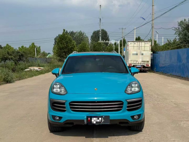 青岛18年保时捷卡宴1