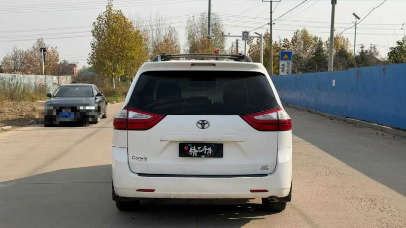 青岛17年丰田塞纳9