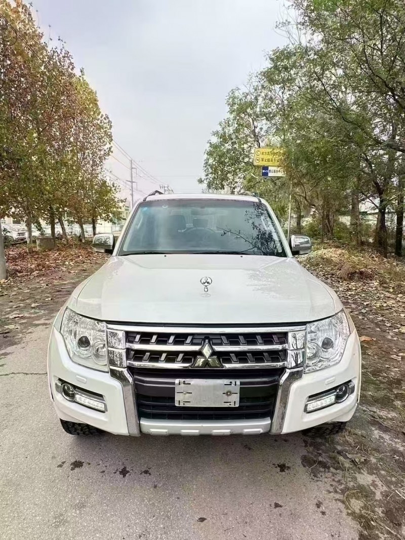 菏泽20年三菱帕杰罗1