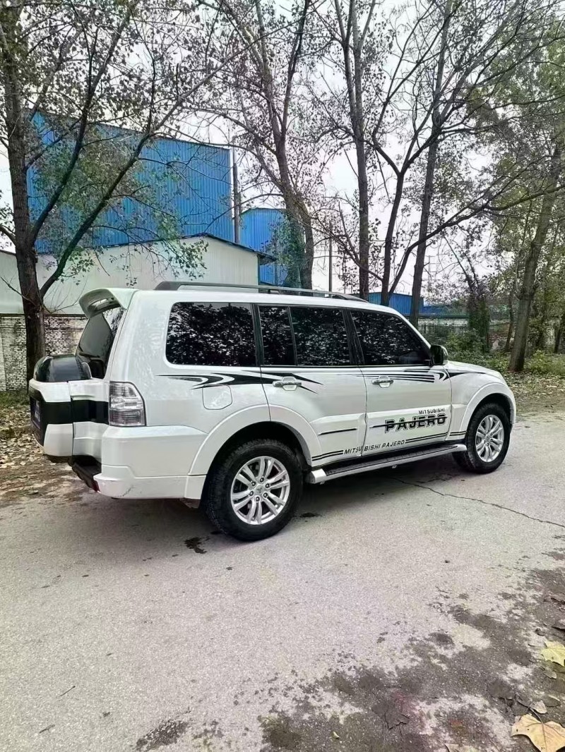 菏泽20年三菱帕杰罗8