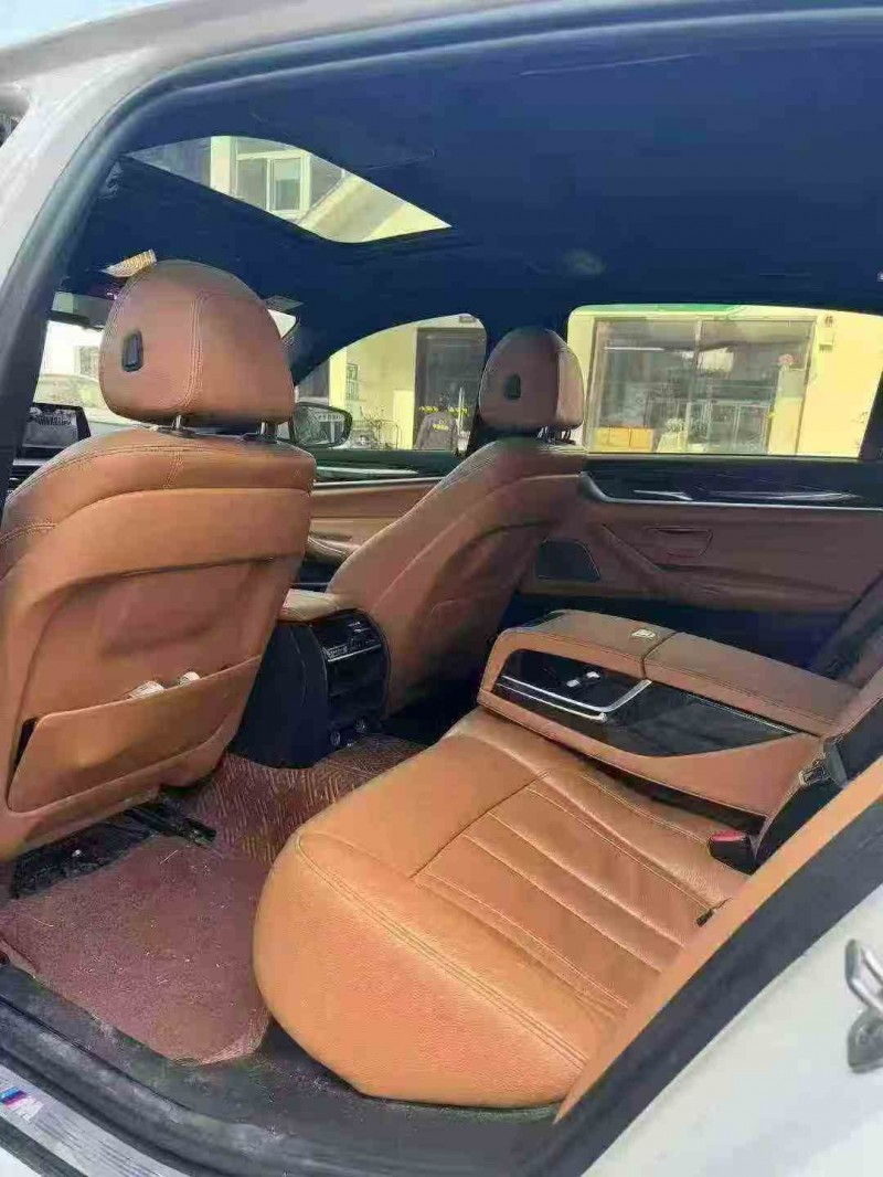 重庆18年宝马5系4