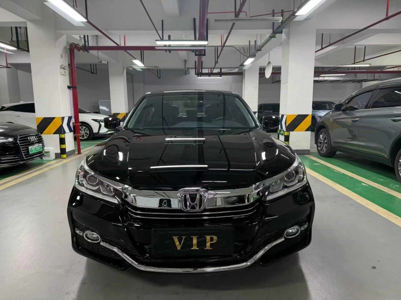 成都17年本田雅阁1