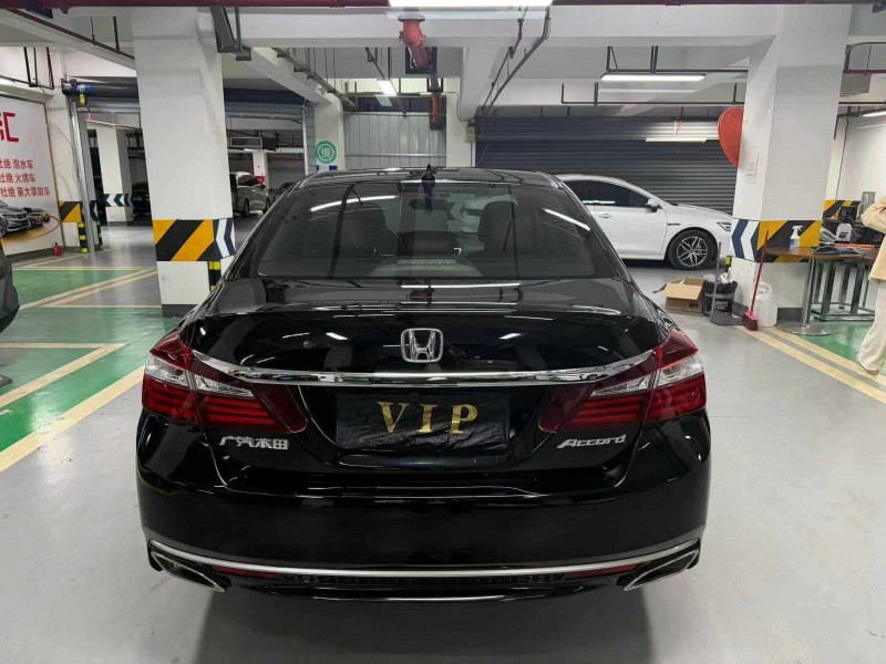 成都17年本田雅阁8