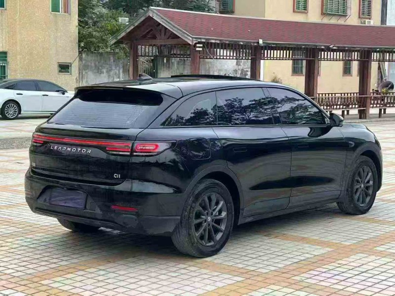 广州23年零跑汽车C117