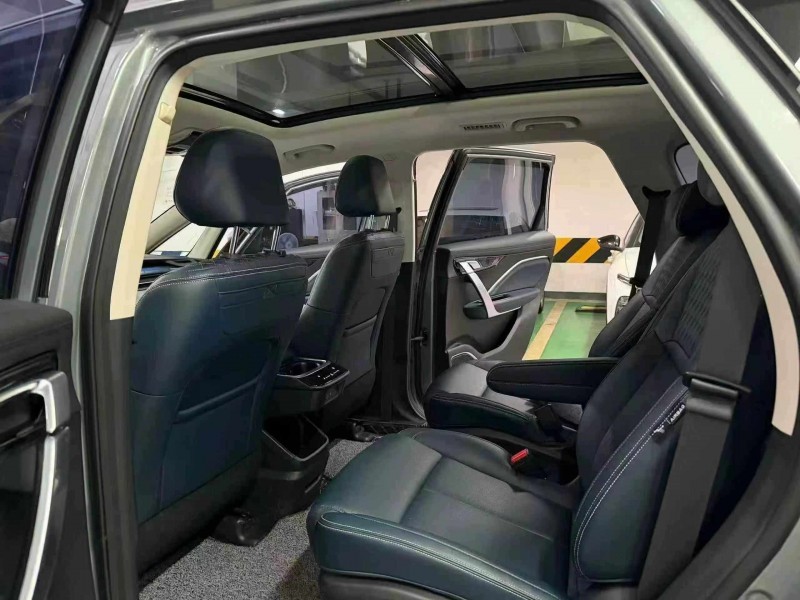 成都23年吉利嘉际4