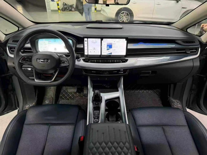 成都23年吉利嘉际5