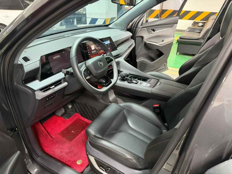 成都23年长安汽车CS754