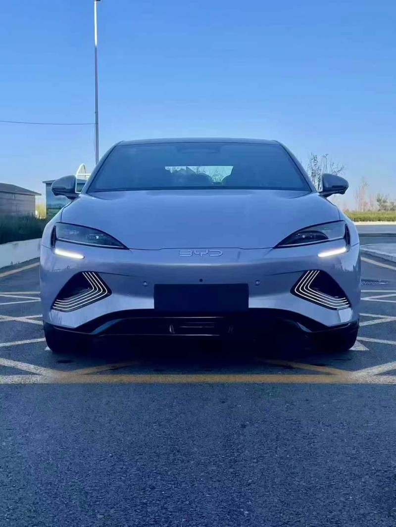 承德25年比亚迪海豹1