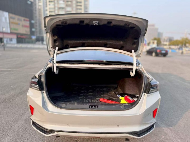 金华22年东风奕炫8