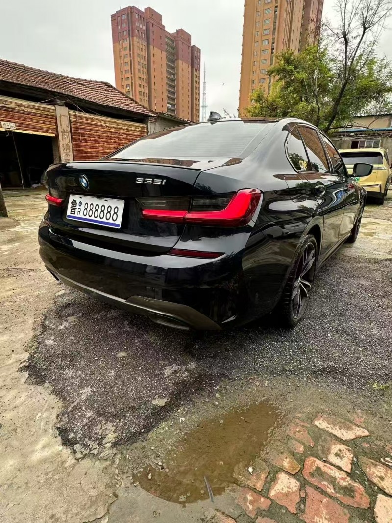 菏泽22年宝马3系8