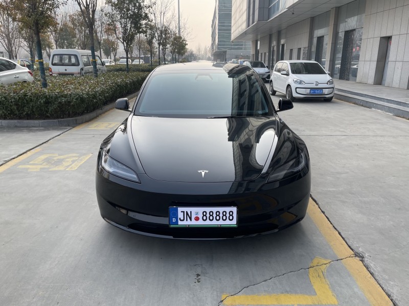 济宁24年特斯拉MODEL 31