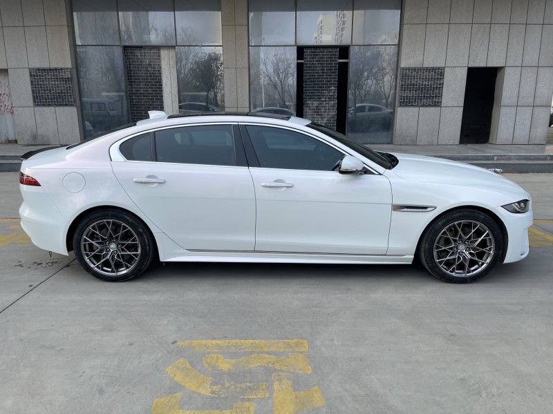 济宁22年捷豹XEL7