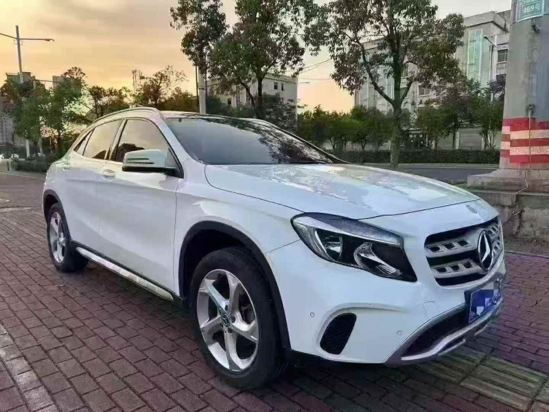 青岛19年奔驰GLA2