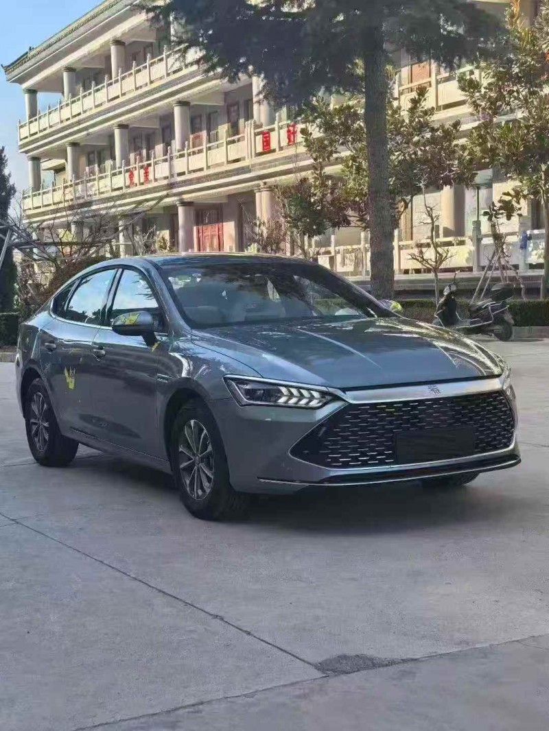 白银25年比亚迪秦2