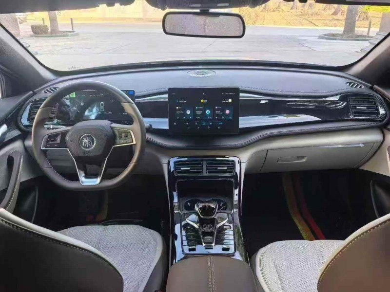 白银25年比亚迪秦4