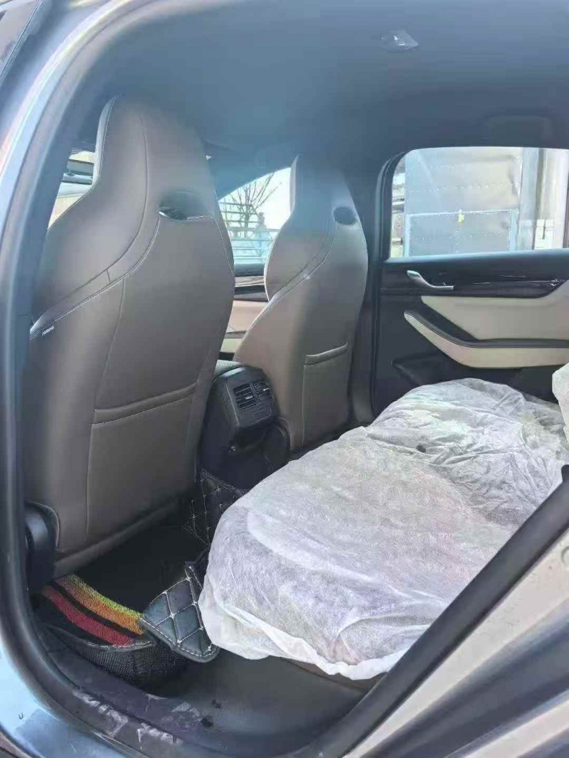 白银25年比亚迪秦5