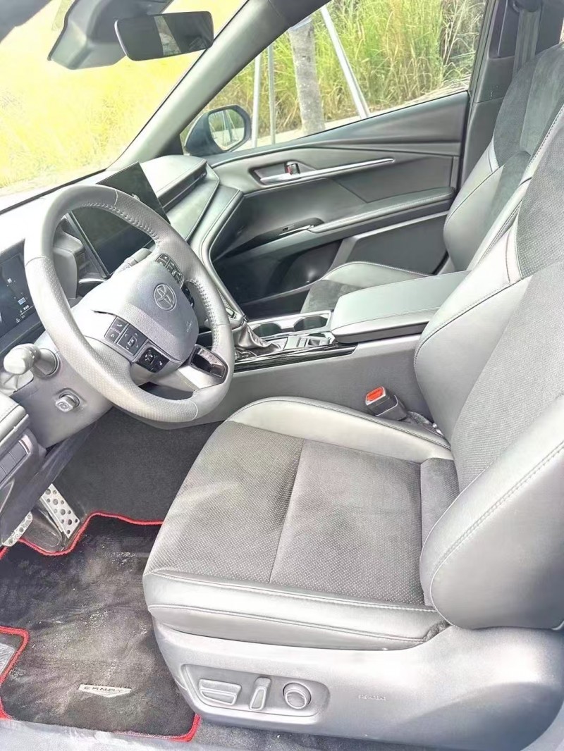 广州25年丰田凯美瑞7