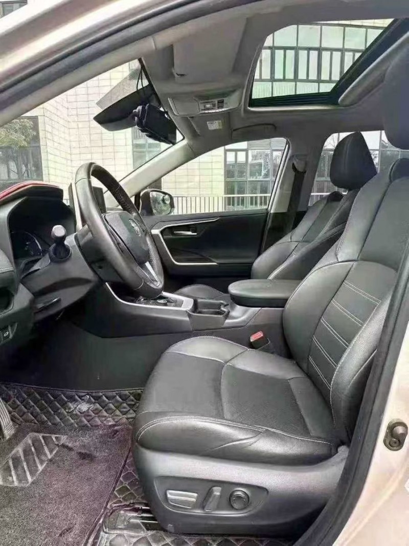 佛山21年丰田威兰达5