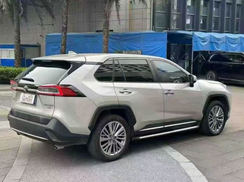 佛山21年丰田威兰达8