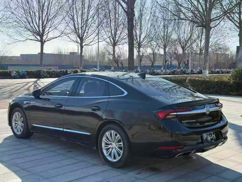 青岛20年别克君越7