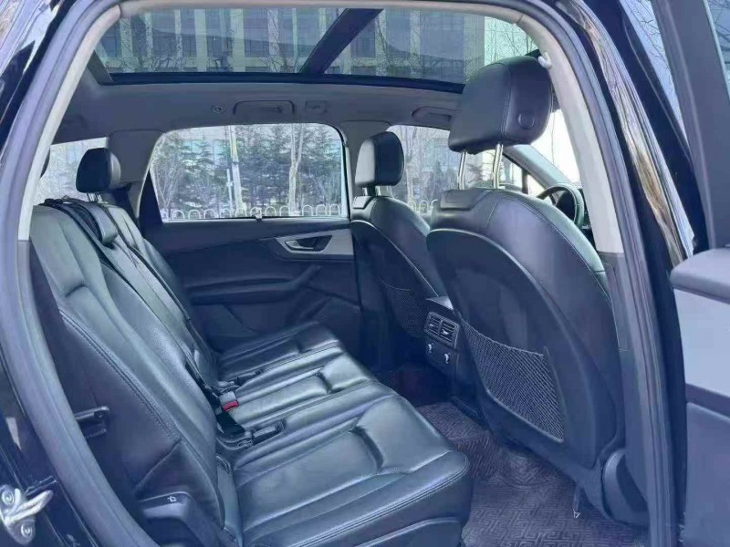 青岛20年奥迪Q76