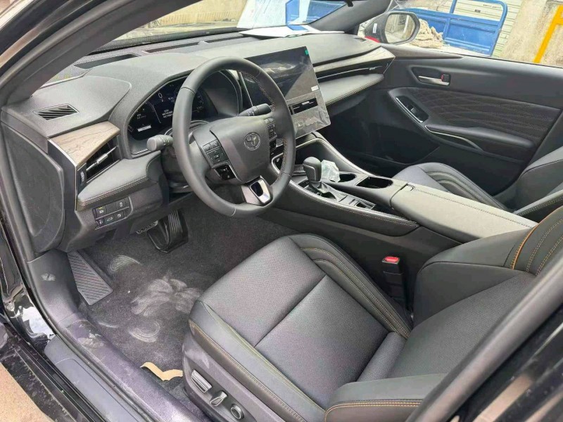 武汉25年丰田亚洲龙5