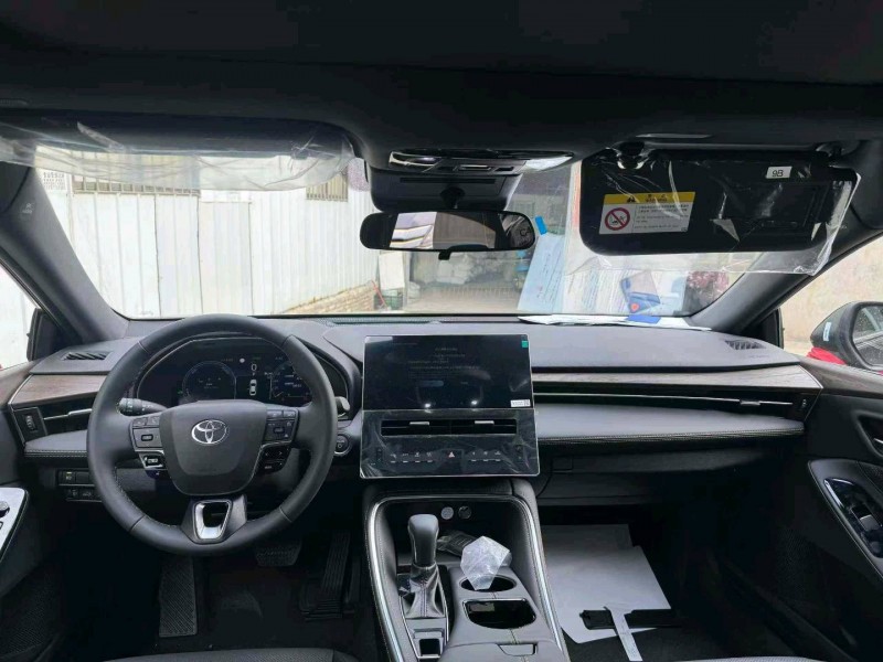 武汉25年丰田亚洲龙8