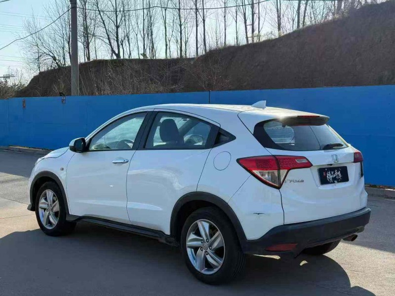 青岛21年本田缤智8