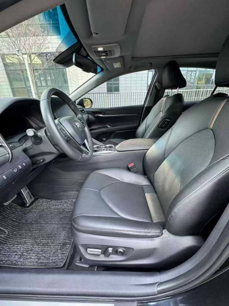 佛山22年丰田凯美瑞4
